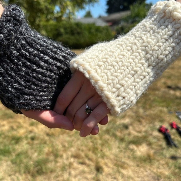 Hand Knit Wool Fingerless Gloves ~ Unisex - Picture 7 of 7